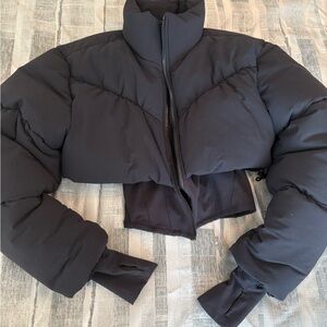 Alo cropped puffer jacket. XS